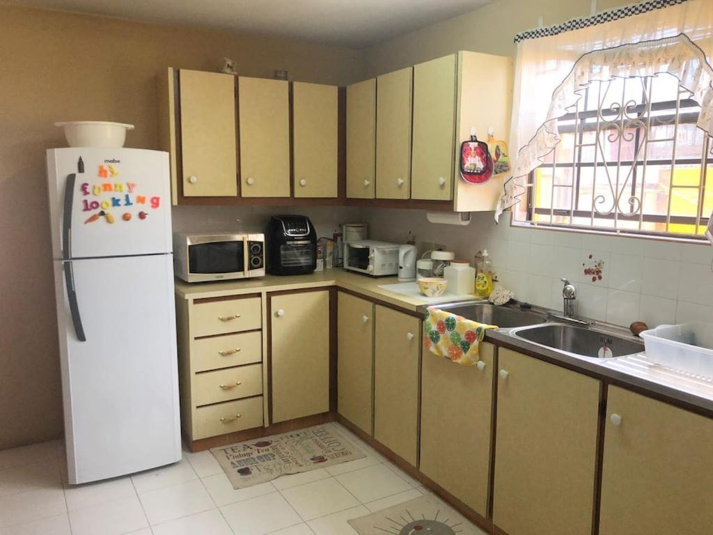 Donamae 2 Story Barbados House Villa Бриджтаун Екстериор снимка